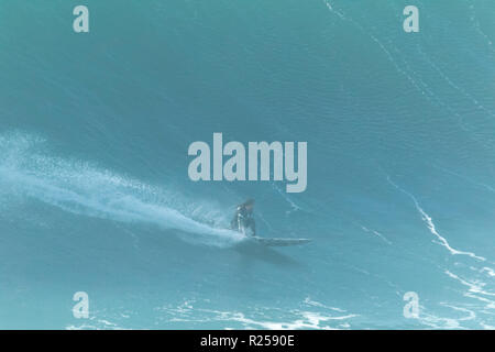 Alex Botelho Surfen bei Nazaré Herausforderung der WSL Stockfoto