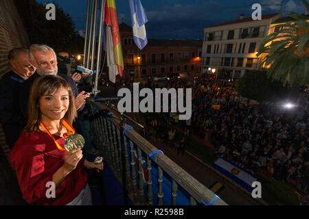 Spanisch Karateka Sandra Sanchez gesehen mit ihrer Goldmedaille bei den Feierlichkeiten posiert in ihrer Heimatstadt in Talavera de la Reina. Stockfoto