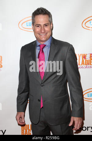 Beverly Hills, Ca. 16 Nov, 2018. Adam Selkowitz, an der Lupus LA 16. jährlichen Hollywood Tasche Damen Mittagessen im Beverly Hilton Hotel in Beverly Hills, Kalifornien am 16. November 2018. Credit: Faye Sadou/Medien Punch/Alamy leben Nachrichten Stockfoto