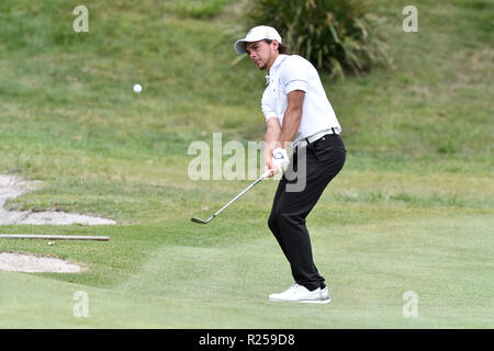 Sydney, Australien. 17. November 2018, die Seen Golf Club, Sydney, Australien; Emirates Australian Open Golf, Runde 3; David Micheluzzi von Australien spielt seinen zweiten Schuß auf der vierten Bohrung Credit: Aktion Plus Sport Bilder/Alamy leben Nachrichten Stockfoto