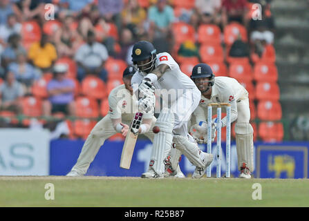 Kandy, Sri Lanka. 17. November 2018, pallekele International Cricket Stadion, Kandy, Sri Lanka; Internationale Test Cricket, zweiter Test, Tag 4, Sri Lanka gegen England; Angelo Mathews geht für Lbw aus moeen Ali bowling Ben Foakes Wicket hält und Ben schürt in Slip Credit: Aktion Plus Sport Bilder/Alamy leben Nachrichten Stockfoto