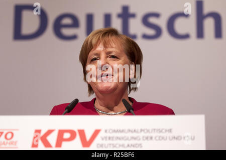 Koblenz, Deutschland. 17. Nov, 2018. Bundeskanzlerin Angela Merkel (CDU) Adressen der Föderalen Versammlung der Vertreter von CDU und CSU zum Thema "Starke Kommunen - starkes Deutschland". Quelle: Thomas Frey/dpa/Alamy leben Nachrichten Stockfoto