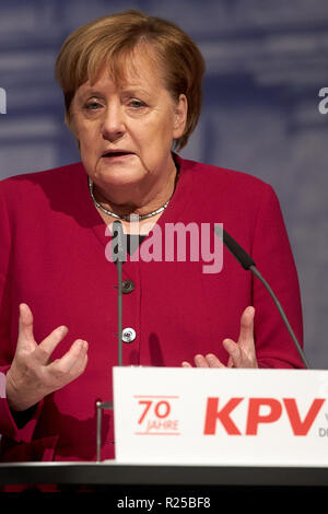 Koblenz, Deutschland. 17. Nov, 2018. Bundeskanzlerin Angela Merkel (CDU) Adressen der Föderalen Versammlung der Vertreter von CDU und CSU zum Thema "Starke Kommunen - starkes Deutschland". Quelle: Thomas Frey/dpa/Alamy leben Nachrichten Stockfoto