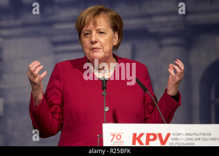 Koblenz, Deutschland. 17. Nov, 2018. Bundeskanzlerin Angela Merkel (CDU) Adressen der Föderalen Versammlung der Vertreter von CDU und CSU zum Thema "Starke Kommunen - starkes Deutschland". Quelle: Thomas Frey/dpa/Alamy leben Nachrichten Stockfoto