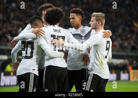 Leipzig, Deutschland. 15 Nov, 2018. Jubel Traube die Deutschen Spieler nach dem Ziel von Leroy SANE (mi., GER) auf 1:0 für Deutschland, Jubel, Jubeln, Jubeln, Freude, Jubel, Feiern, goaljubel, halb Bild, halb Abbildung, Fußball Laenderpiel, Freundschaftsspiel, Deutschland (GER) - Russland (RUS) 3:0, am 15/11/in Leipzig/Deutschland 2018. € | Nutzung der weltweiten Kredit: dpa/Alamy leben Nachrichten Stockfoto