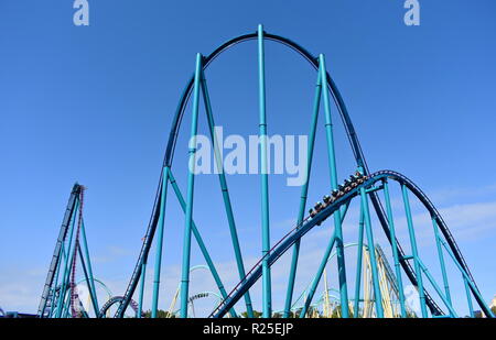 Orlando, Florida. Oktober 19, 2018 Super Tour Fahrt in Mako Achterbahn in Seaworld Theme Park. Stockfoto