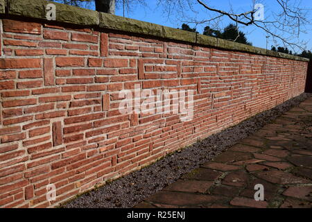BRICK WALL, Textur und Charakter.. ZIEGELSTEIN-WAND, DIE BESCHAFFENHEIT UND ZEICHEN ZEIGT Stockfoto