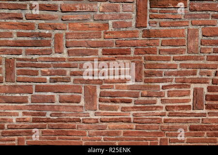 BRICK WALL, Textur und Charakter.. ZIEGELSTEIN-WAND, DIE BESCHAFFENHEIT UND ZEICHEN ZEIGT Stockfoto