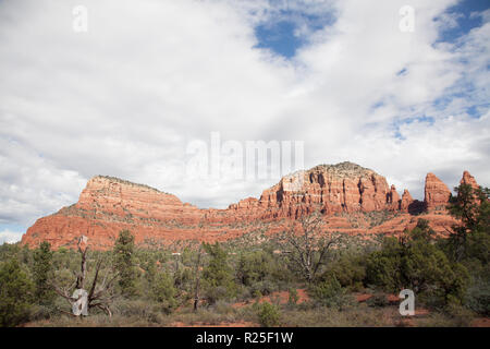 Blick entlang kleine Pferd wüste Wanderweg im Sedona Arizona Red Rock Buttes Stockfoto