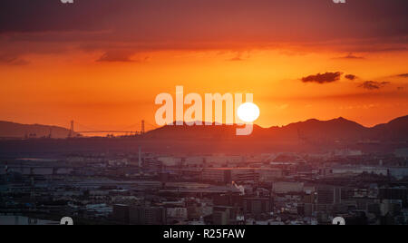 Panoramablick auf Japan, Osaka City View im Sonnenuntergang Stockfoto