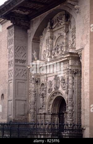 PORTADA RETABLO DE LA COLEGIATA DE SANTA MARIA LA MAYOR DE CALATAYUD - SIGLO XVI-ESTILO PLATERESCO. Autor: Juan Talavera. Lage: COLEGIATA DE SANTA MARIA. CALATAYUD. Saragossa Zaragoza. Spanien. Stockfoto