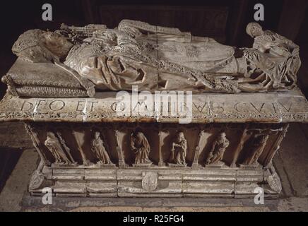 CAPILLA DE LA VISITACION - SEPULCRO DE DON ALONSO DE CARTAGENA - 1490/1495 - ALABASTRO - GOTICO. Autor: GIL DE SILOE. Lage: CATEDRAL - Interieur. BURGOS. Spanien. Stockfoto