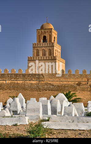 Alten muslimischen Friedhof in der Nähe der Großen Moschee in Kairouan, Sahara, Tunesien, Afrika, HDR Stockfoto