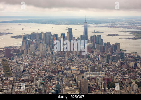 Luftaufnahme von Lower Manhattan und Wolkenkratzer Financial District, New York City, USA Stockfoto