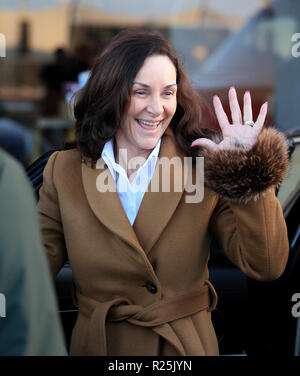 Shirley Ballas kommt an Blackpool Tower Ballsaal vor Streng gekommen, der Tanzen Samstag Abend Show. Stockfoto