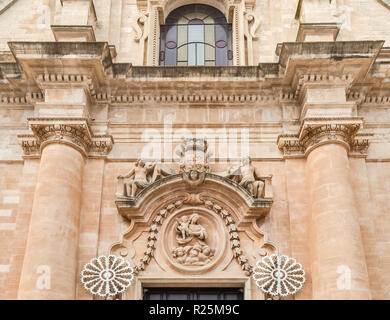 Detail der Fassade bei Santa Maria della Grazia Kirche, 1743, Barock, in Galatina, Apulien, Italien Stockfoto