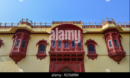 Jodhpur, Indien - Nov 6, 2017. Alte Gebäude in der Altstadt von Jodhpur, Indien. Jodhpur ist die zweitgrößte Stadt im Bundesstaat Rajasthan. Stockfoto