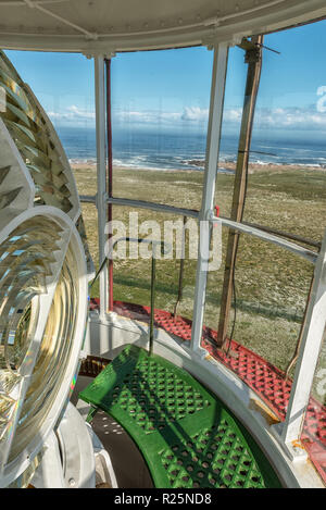 PATERNOSTER, SÜDAFRIKA, 21. AUGUST 2018: Anzeigen im oberen Bereich des historischen Cape Columbine Leuchtturm in der Nähe von Paternoster Stockfoto