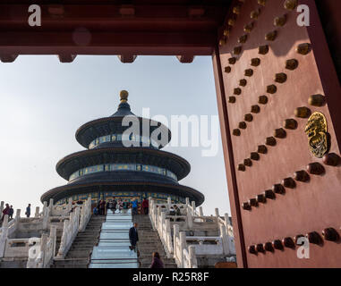 Touristen um Himmelstempel in Peking, China Stockfoto