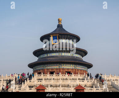 Touristen um Himmelstempel in Peking, China Stockfoto