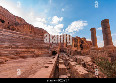 Amphitheater, nabatäische Stadt Petra, in der Nähe von Wadi Musa, Jordanien Stockfoto