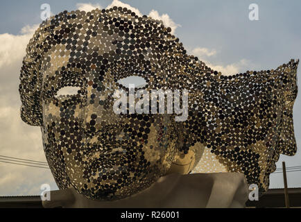 PATTAYA, THAILAND - Oktober 16,2018: Zweite Straße diese Skulptur ist vor der Tiffany's Show, wo populäre travestie Performances sho sind Stockfoto