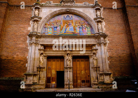 Der Haupteingang zu dir Église Notre-Dame de la Dalbade, Toulouse, Frankreich Stockfoto