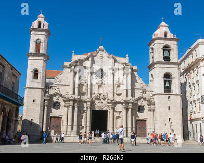 Havanna, Kuba - Januar 16, 2017: Plaza de la Catedral (Englisch: Cathedral Square) ist eine der fünf wichtigsten Plätze in der Altstadt von Havanna und die Website der Ca Stockfoto