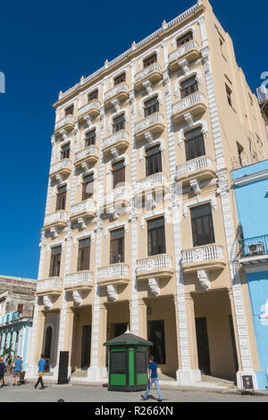 Havanna, Kuba - Januar 16, 2017: Die historischen Alten Platz oder die Plaza Vieja im kolonialen Stadtteil der Altstadt von Havanna Stockfoto