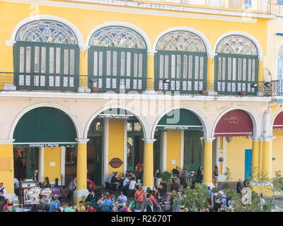 Havanna, Kuba - Januar 16, 2017: Die historischen Alten Platz oder die Plaza Vieja im kolonialen Stadtteil der Altstadt von Havanna Stockfoto