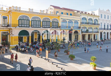 Havanna, Kuba - Januar 16, 2017: Die historischen Alten Platz oder die Plaza Vieja im kolonialen Stadtteil der Altstadt von Havanna Stockfoto