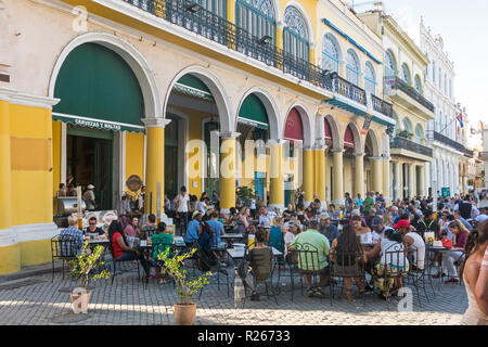 Havanna, Kuba - Januar 16, 2017: Die historischen Alten Platz oder die Plaza Vieja im kolonialen Stadtteil der Altstadt von Havanna Stockfoto