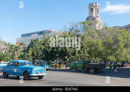 Havanna, Kuba - Januar 16, 2017: Street Scene mit alten amerikanischen Auto in der Innenstadt von Havanna, Kuba Stockfoto