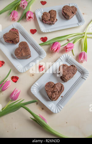 Herzförmige Chocolate Brownie Stockfoto