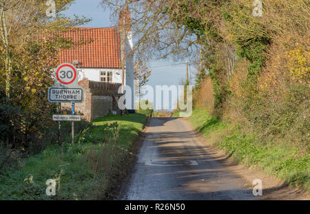 Burnham Thorpe in Norfolk, nelsons Dorf auf Schild. Stockfoto