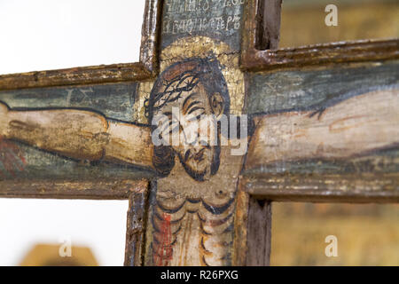 Bardejov, Slowakei. 9. August 2018. Ein Symbol Kreuz mit Jesus gekreuzigt. Aus einer byzantinischen Kirche. Derzeit in einem Museum in Bardejov. Stockfoto