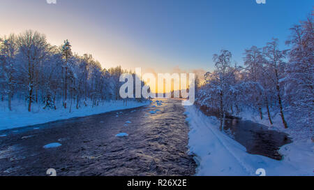 Snowy River Blick von Kuhmo - Finnland. Stockfoto