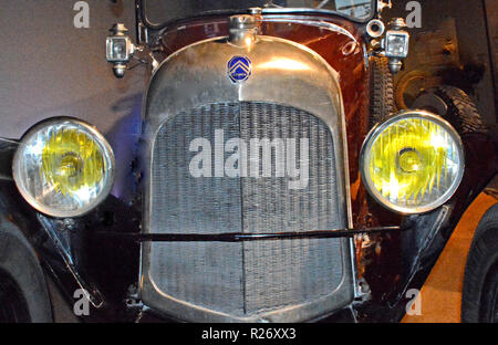 Alte Citroen Typ A 1919, L'Aventure Michelin Museum, Clermont-Ferrand, Puy-de-Dome, Auvergne, Frankreich Stockfoto