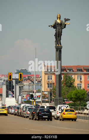 SOFIA, Bulgarien, 25. April 2018: Das Denkmal von Saint Sophia im Zentrum der Stadt, 24 Meter in der Höhe, vom Bildhauer Georgi Chapkanov Stockfoto