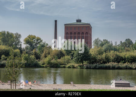 Alte Kraftwerk am Fluss Odra in Wroclaw, Polen Stockfoto