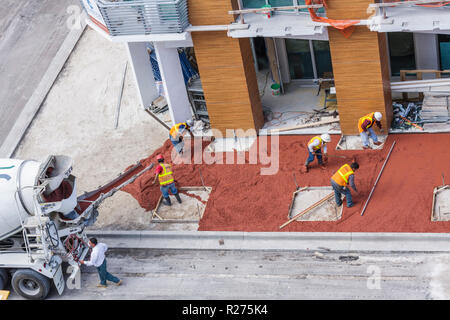 Miami Beach, Florida, Ocean Drive, Hotelhotels Unterkunft Inn Motel Motels, unter Neubau Baustelle Baumeister, Baustelle, Arbeit, Zement LKW, Mix Stockfoto