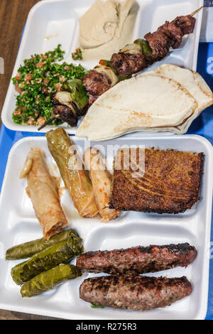 Miami Florida, Unsere Liebe Frau vom Libanon, maronitische katholische Kirche, libanesisches Festival, Jahrmarkt, Fundraiser, Traubenblätter, Shish Kebab, Kafta, Tabbouleh, Mezze, Stockfoto