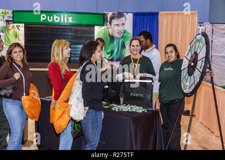 Miami Beach Florida, Miami Beach Convention Center, Center, Total Health and Fitness Expo, Aussteller, Sport, Line, Schlange, Publix Lebensmittelgeschäft, groce Stockfoto