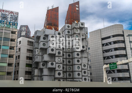Tokyo, Minato Station - 19. August 2018: Nakagin Capsule Tower. Vom Architekten Kisho Kurokawa konzipiert. Seltene verbleibenden Beispiel japanischer Stoffwechsel Stockfoto
