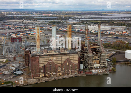 Helikopter Luftbild von Kearny Elektrizitätswerk, ein Höchststand Kraftwerk am Hackensack River im Süden Kearny, New Jersey, USA Stockfoto