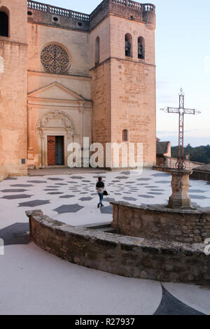 Sie Punkte von Interesse: Saint Sauveur Stiftskirche Stockfoto