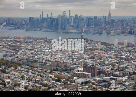 Hubschrauber Luftaufnahme von Manhattan, New York City von Hoboken, New Jersey, USA Stockfoto