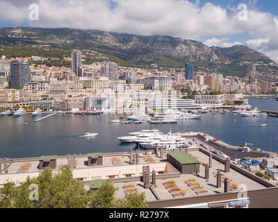 Panoramablick auf den Hafen von Monte Carlo in Monaco. Stockfoto