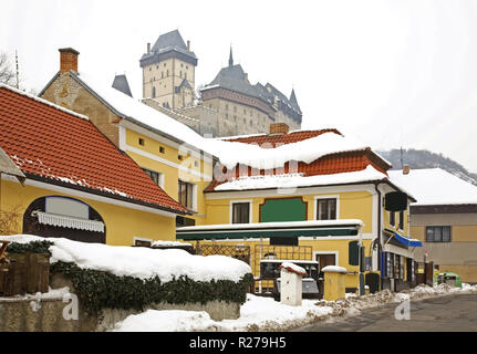 Alte Straße in Karlstein. Der Tschechischen Republik Stockfoto