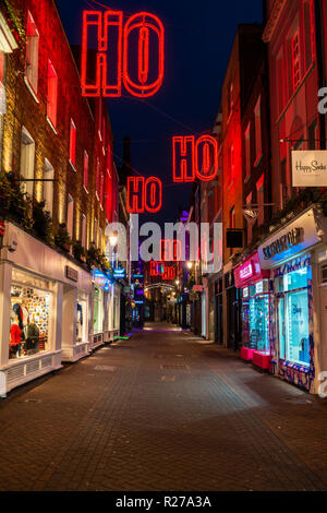 LONDON - November 17, 2018: Weihnachtslichter auf Carnaby Street, London UK. Stockfoto